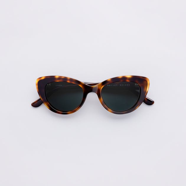 Catharina in Antique Tort