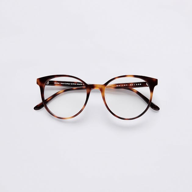Helena in Antique Tort